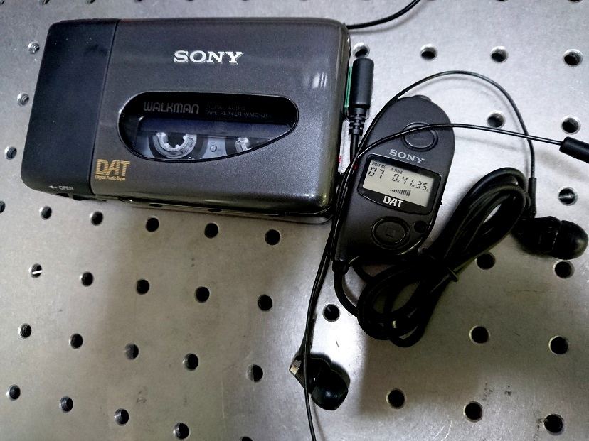 Mai multe informații despre "Sony WMD-DT1"