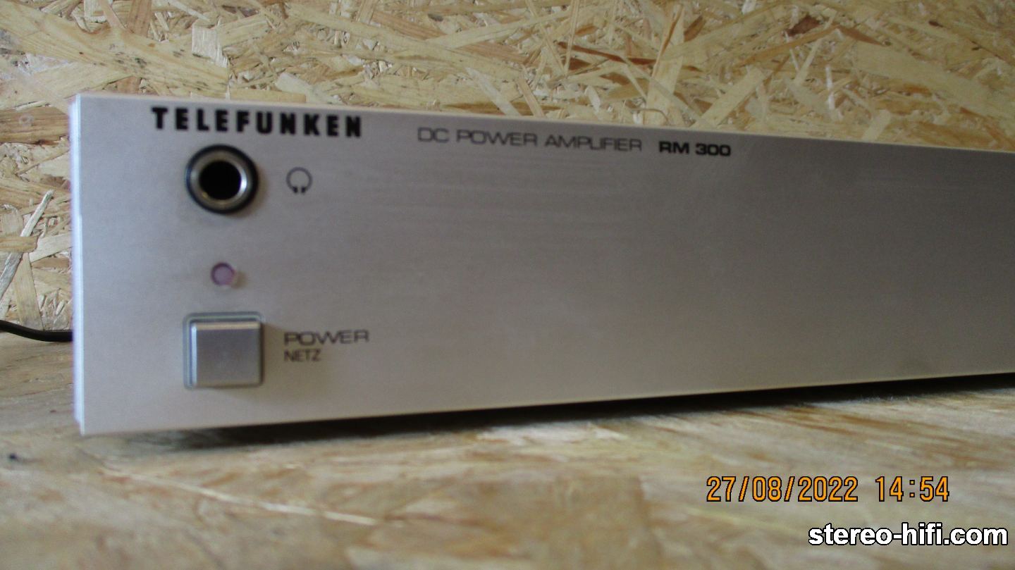 Telefunken RM 300 front - power switch.JPG